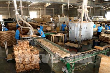 Dịch COVID-19: Kiểm soát sớm - doanh nghiệp sản xuất giảm khó khăn