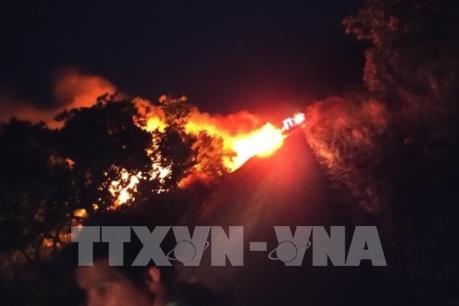 Gia Lai: Xe bồn chứa xăng bốc cháy, lái xe thoát nạn