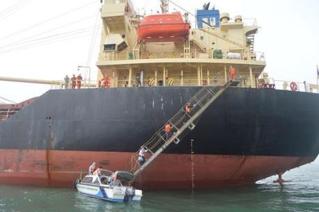 Dịch COVID-19: Thuyền viên tàu Pacific Horse hoàn tất cách ly 14 ngày