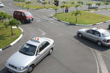 Điều chỉnh học phí đào tạo lái xe thế nào là hợp lý?