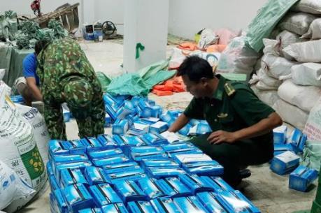 Bắt giữ 2 vụ vận chuyển số lượng lớn khẩu trang y tế sang Campuchia