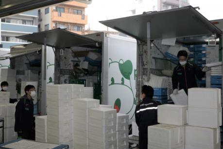 Dịch COVID-19: Dịch vụ giao hàng tại nhà "lên ngôi" ở Nhật Bản