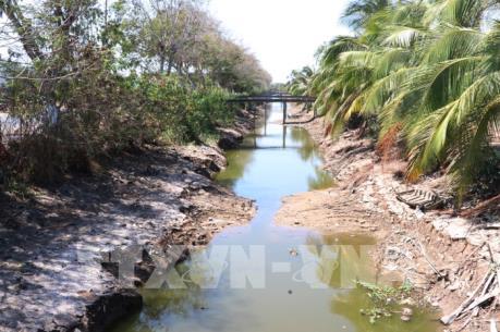 Hỗ trợ khách hàng bị thiệt hại do ảnh hưởng của hạn hán, xâm nhập mặn