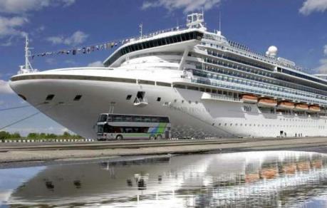 Dịch COVID-19: Ecuador cách ly một tàu hải quân