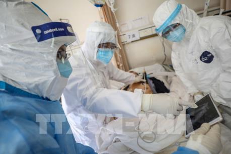 Trung Quốc chế tạo robot hỗ trợ các bác sĩ khám chữa bệnh cho bệnh nhân