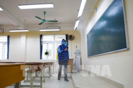 Dịch COVID-19: Học sinh trung học phổ thông ở Hà Nội đi học trở lại ngày 9/3