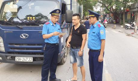 Thanh tra giao thông Hà Nội xử lý phương tiện đi trái phép vào đường đua F1