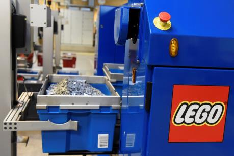 Lego: Khi những viên gạch nhiều sắc màu trở nên “xanh” hơn