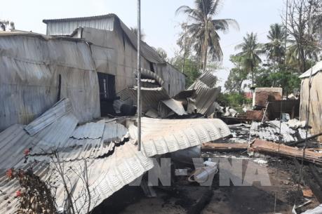 Cháy thiêu rụi 6 căn nhà ở huyện biên giới An Phú