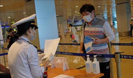 Dịch COVID-19: Kiểm soát chặt người nhập cảnh tại các cửa khẩu