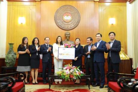 TH tặng 1 triệu ly sữa tươi cho người cách ly, y bác sĩ phòng chống dịch COVID-19