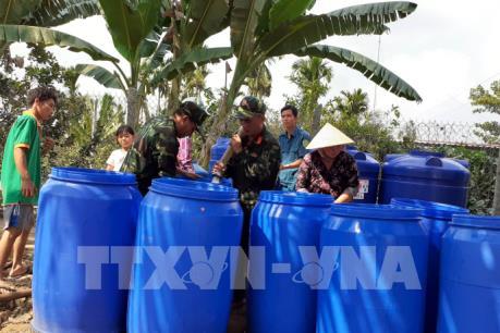 Người dân Bến Tre tiếp tục được nhận nước ngọt miễn phí