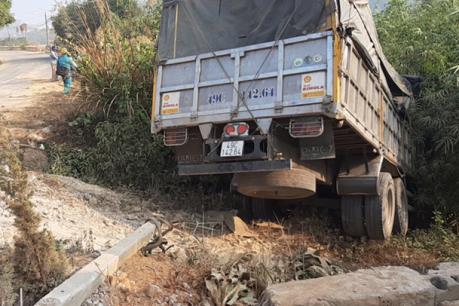 Lâm Đồng: Xe tải lao xuống vực, tài xế tử vong