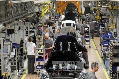 Dịch COVID-19: Ngành sản xuất ô tô ở châu Âu lao đao
