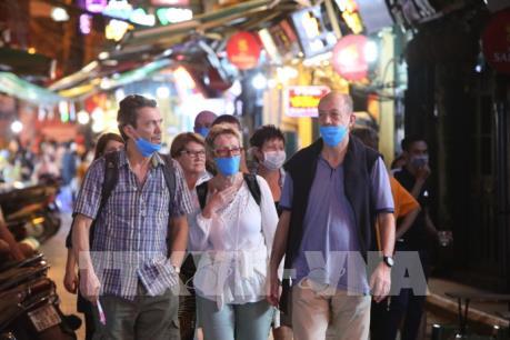 Sẽ thu phí điều trị mắc COVID-19 với người nước ngoài tại Việt Nam