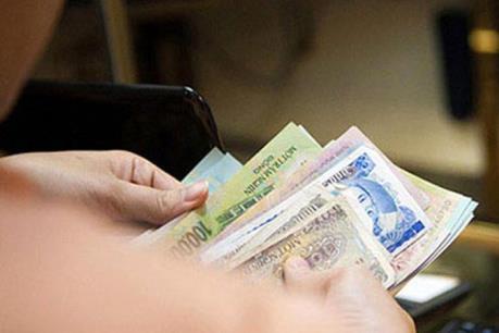 Bị phạt tiền, tước giấy phép lái xe vì dừng xe để bắn chim trên cao tốc
