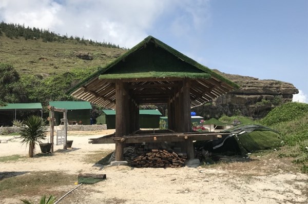 Công trình trái phép tại thắng cảnh Hang Câu trên đảo Lý Sơn