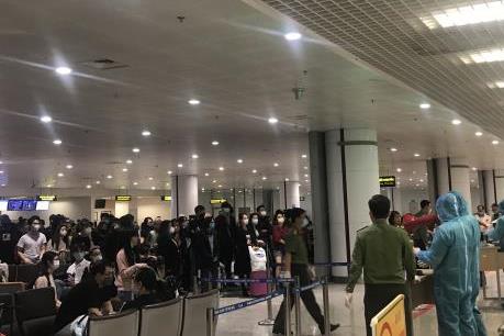 Thứ trưởng Lê Anh Tuấn: Phối hợp linh hoạt để đưa hành khách về khu cách ly nhanh chóng