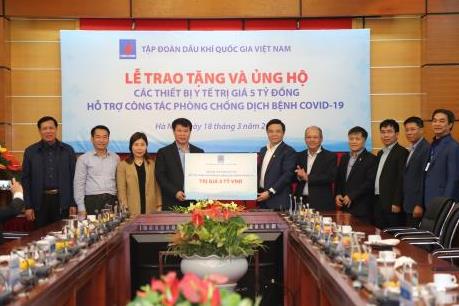 PVN trao tặng 5 tỷ đồng thiết bị y tế hỗ trợ phòng chống COVID-19