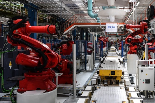 Các hãng chế tạo ô tô châu Âu và Mỹ đồng loạt đóng cửa nhà máy