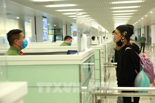 Khẩn: Bộ Y tế thông báo thêm 2 chuyến bay có khách mắc COVID-19