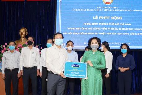 Vinamilk "Tiếp dinh dưỡng" để cán bộ y tế tuyến đầu chống dịch COVID-19