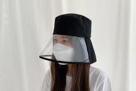 "Cháy" hàng mũ có kính bảo hộ phòng COVID-19