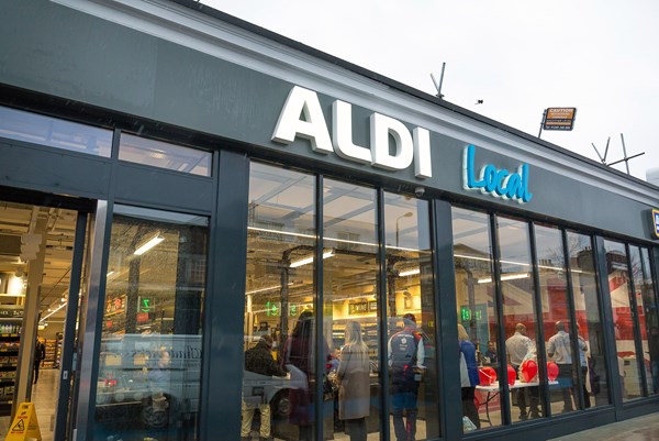 Các siêu thị ở Anh sẽ tuyển 16.500 lao động để cung ứng hàng hoá