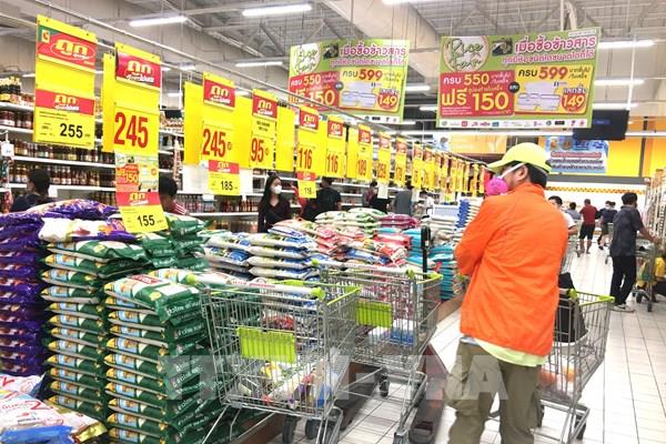 Giá gạo đóng túi ở Thái Lan tăng do hạn hán và tâm lý tích trữ phòng dịch bệnh