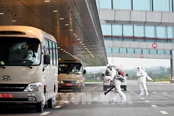 Người chiến sỹ áo trắng nơi tuyến đầu chống “giặc” COVID-19