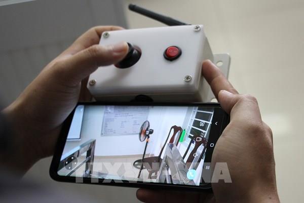 Cận cảnh robot phục vụ bệnh nhân cách ly của ĐH Bách khoa Đà Nẵng