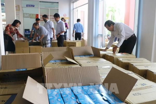 Hải quan An Giang chuyển giao gần 230.000 khẩu trang y tế phục vụ phòng, chống dịch