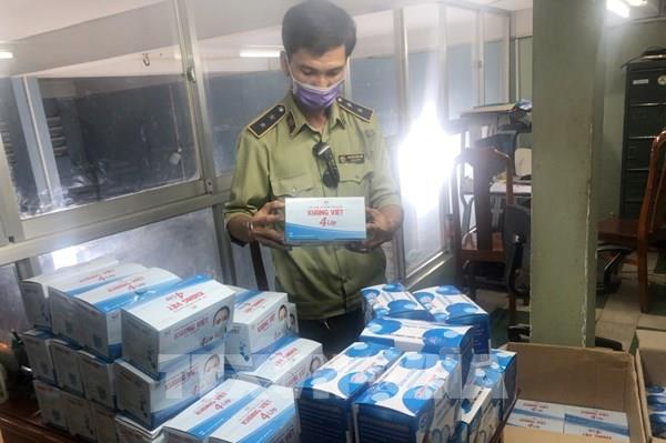 Bắt giữ xe tải chở hơn 200.000 khẩu trang y tế không đủ chứng từ