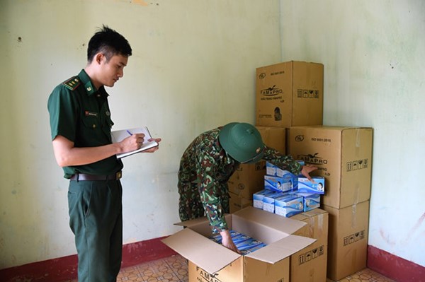 Ngăn chặn vụ vận chuyển hơn 22.000 khẩu trang trái phép qua biên giới
