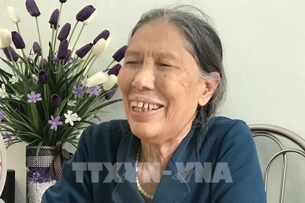 Vợ liệt sĩ gần 80 tuổi đạp xe lên xã ủng hộ tiền chống dịch COVID-19