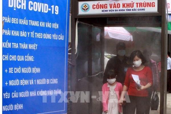 Bộ Y tế khuyến cáo việc sử dụng buồng khử khuẩn toàn thân và phòng áp lực âm