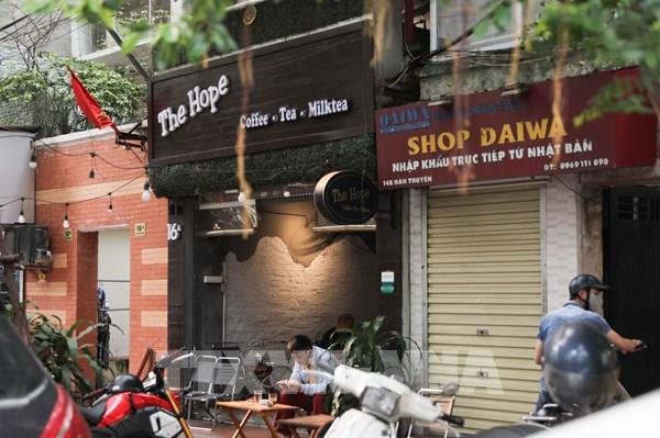 Hà Nội: Thực hiện giãn cách tối thiểu 2m giữa người với người tại quán cà phê