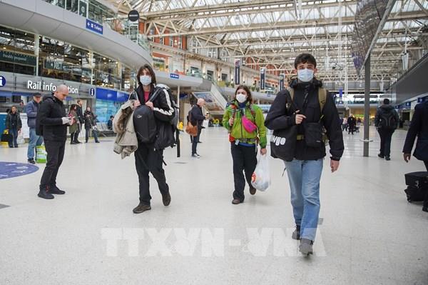 Các bệnh viện ở London quá tải vì bệnh nhân mắc COVID-19