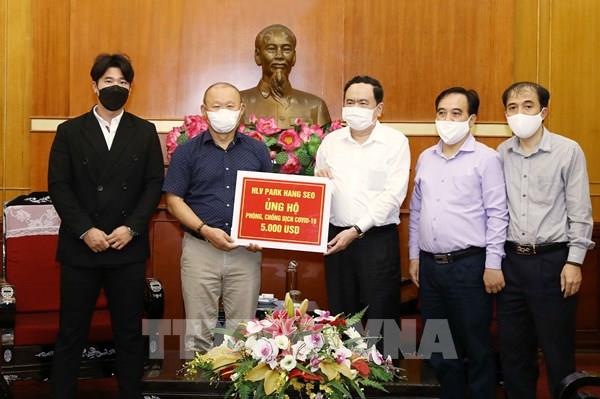 Huấn luyện viên Park Hang Seo ủng hộ phòng, chống dịch COVID-19