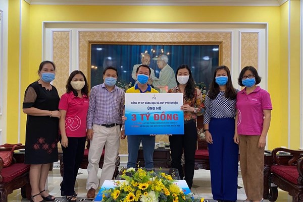 PNJ hỗ trợ phòng chống dịch COVID-19 và hạn mặn ở miền Tây
