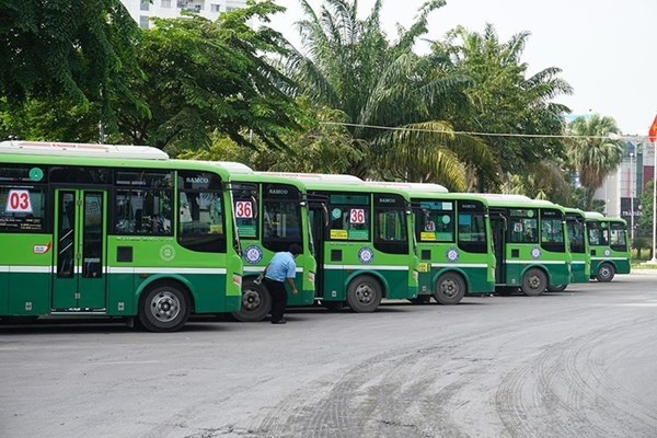 Tp. Hồ Chí Minh tạm ngưng, giảm chuyến nhiều loại hình vận tải đến hết 15/4