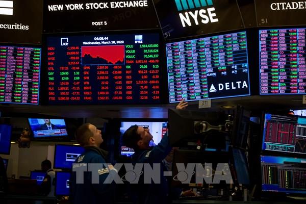 Chứng khoán Âu-Mỹ giảm điểm bất chấp thông tin về gói kích cầu của Mỹ