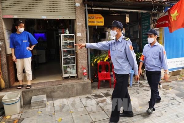 Hà Nội đóng cửa các cơ sở kinh doanh, cửa hàng thiết yếu