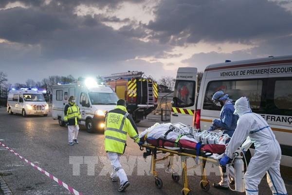 Pháp tiếp tục sơ tán các bệnh nhân ra khỏi vùng dịch             