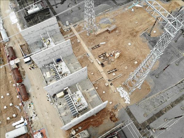 Khẩn trương hoàn thành lắp đặt tạm máy biến áp 500 kV tại trạm biến áp 500 kV Nho Quan