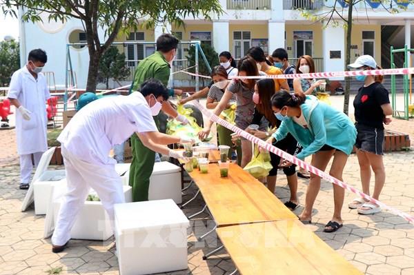 Suất cơm nghĩa tình nơi tuyến đầu phòng, chống dịch COVID -19