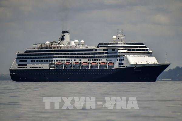 Du thuyền Zaandam tiếp tục tìm cảng đỗ sau khi có người nhiễm virus SARS-CoV-2