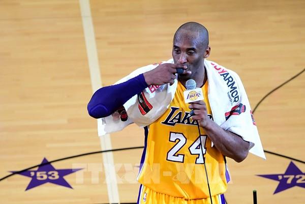 Giá "không tưởng" cho khăn bông của huyền thoại bóng rổ Kobe Bryant