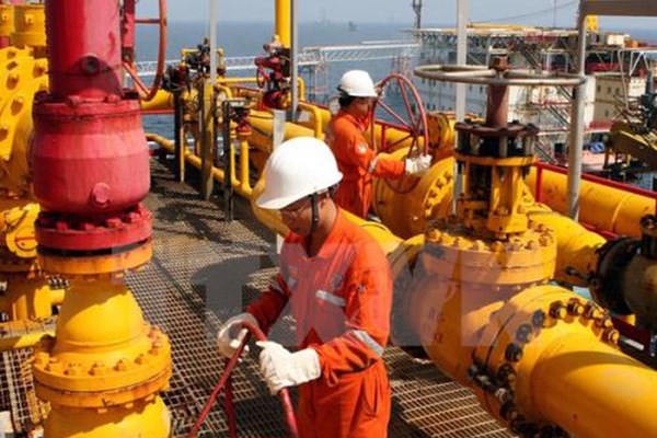 Giá dầu thô giảm ảnh hưởng thế nào tới ngân sách nhà nước?