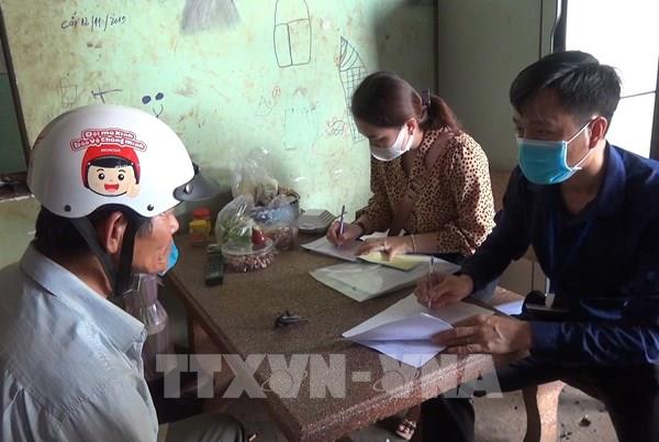 Xử phạt 12 trường hợp không đeo khẩu trang nơi công cộng